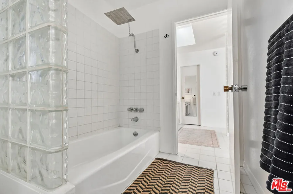 4241 Colfax Avenue #J Los Angeles, CA 91604