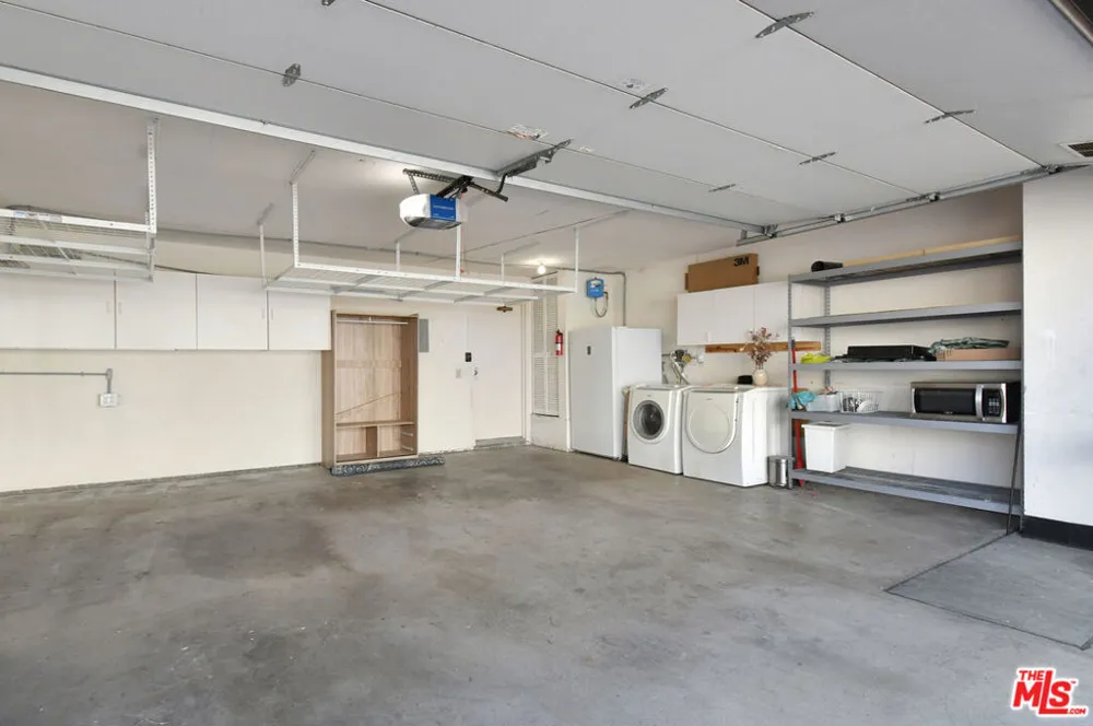 4241 Colfax Avenue #J Los Angeles, CA 91604