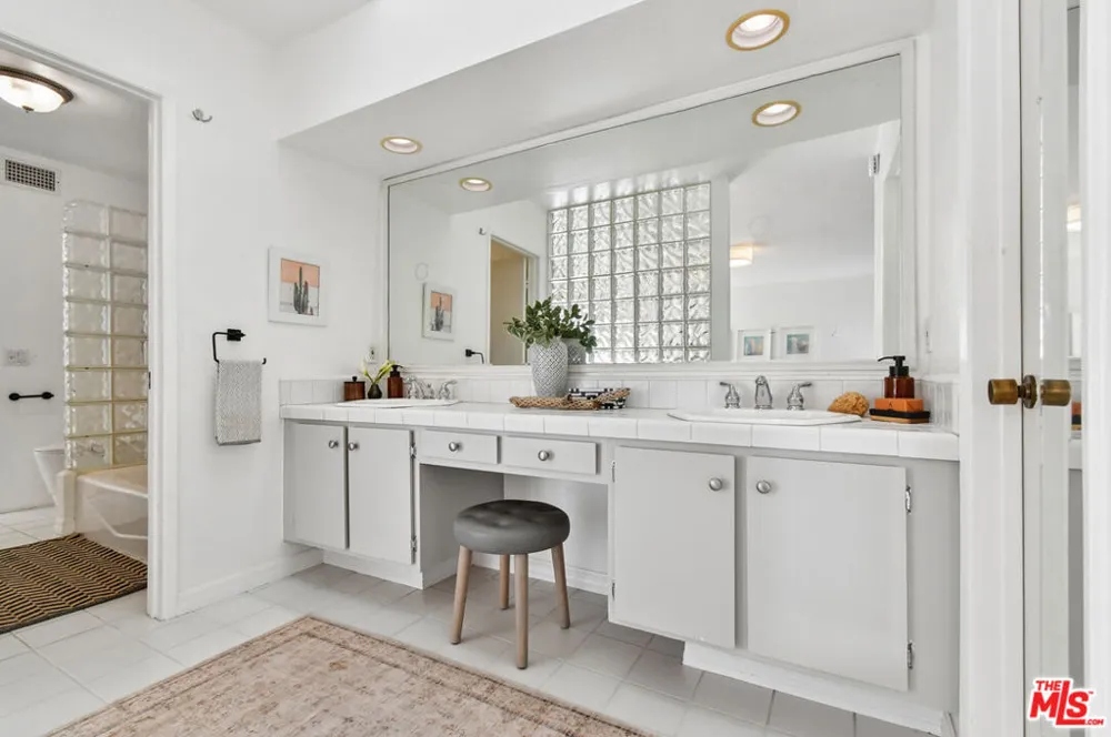 4241 Colfax Avenue #J Los Angeles, CA 91604