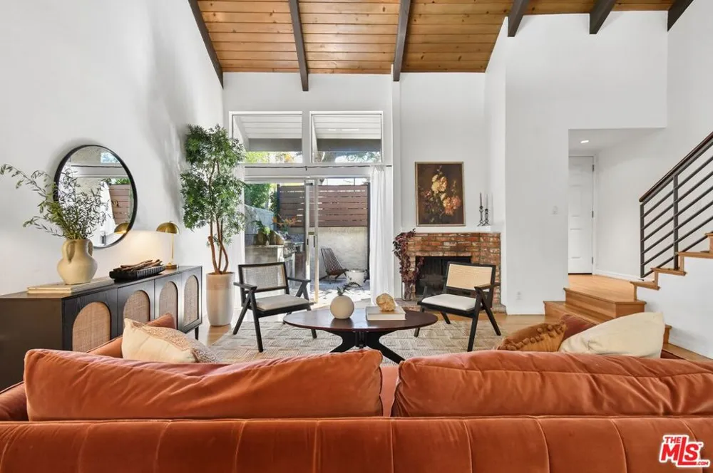 4241 Colfax Avenue #J Los Angeles, CA 91604
