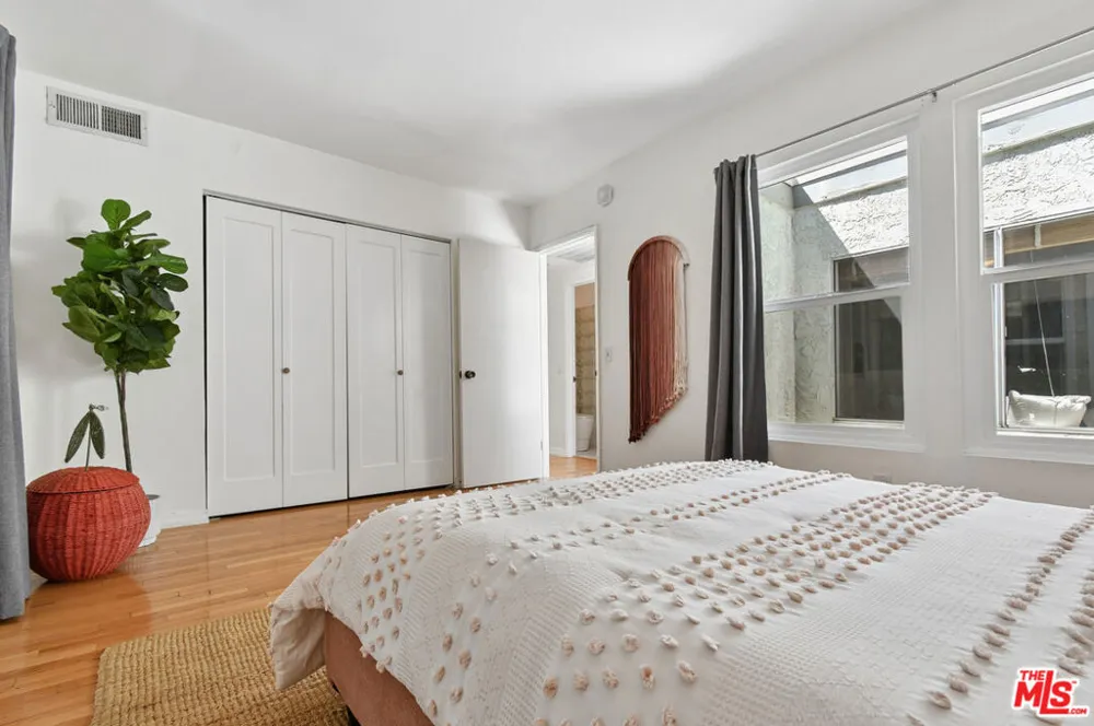 4241 Colfax Avenue #J Los Angeles, CA 91604