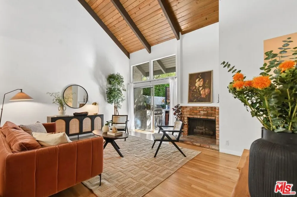 4241 Colfax Avenue #J Los Angeles, CA 91604
