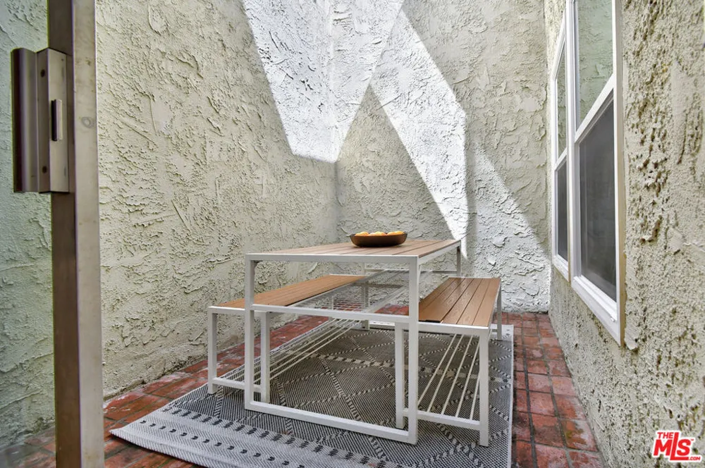 4241 Colfax Avenue #J Los Angeles, CA 91604