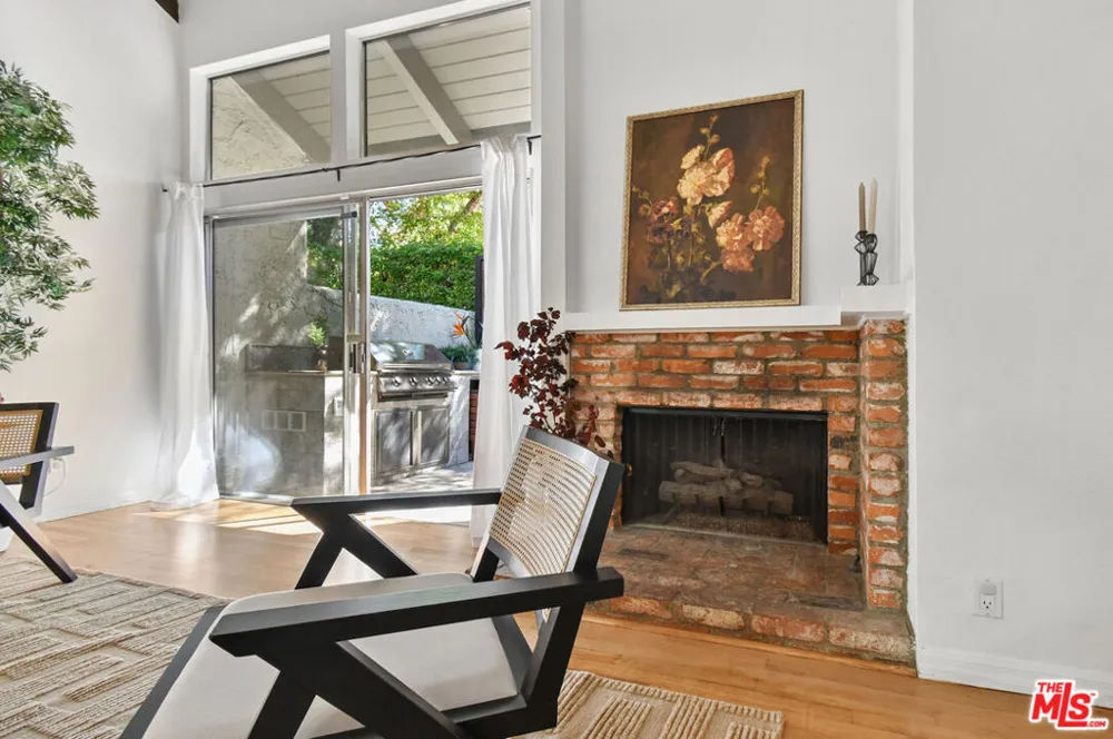 4241 Colfax Avenue #J Los Angeles, CA 91604