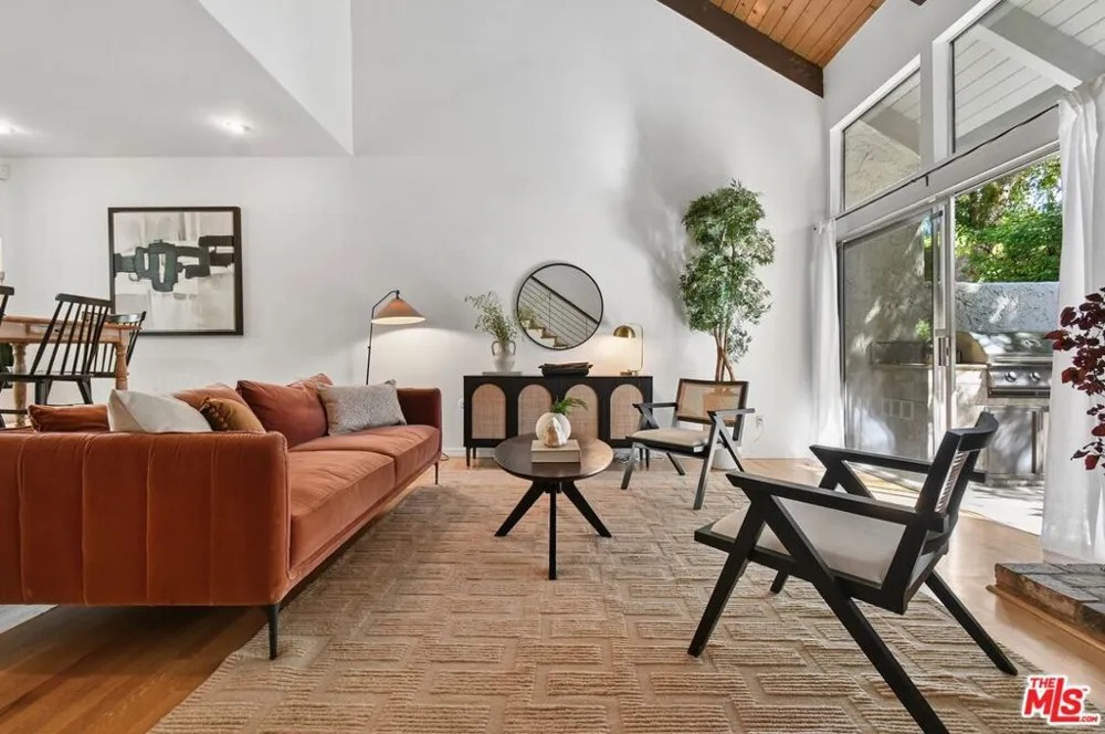 4241 Colfax Avenue #J Los Angeles, CA 91604