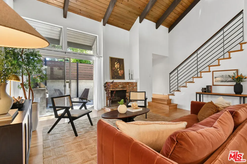 4241 Colfax Avenue #J Los Angeles, CA 91604