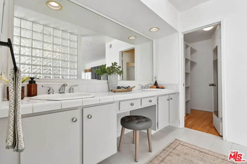 4241 Colfax Avenue #J Los Angeles, CA 91604