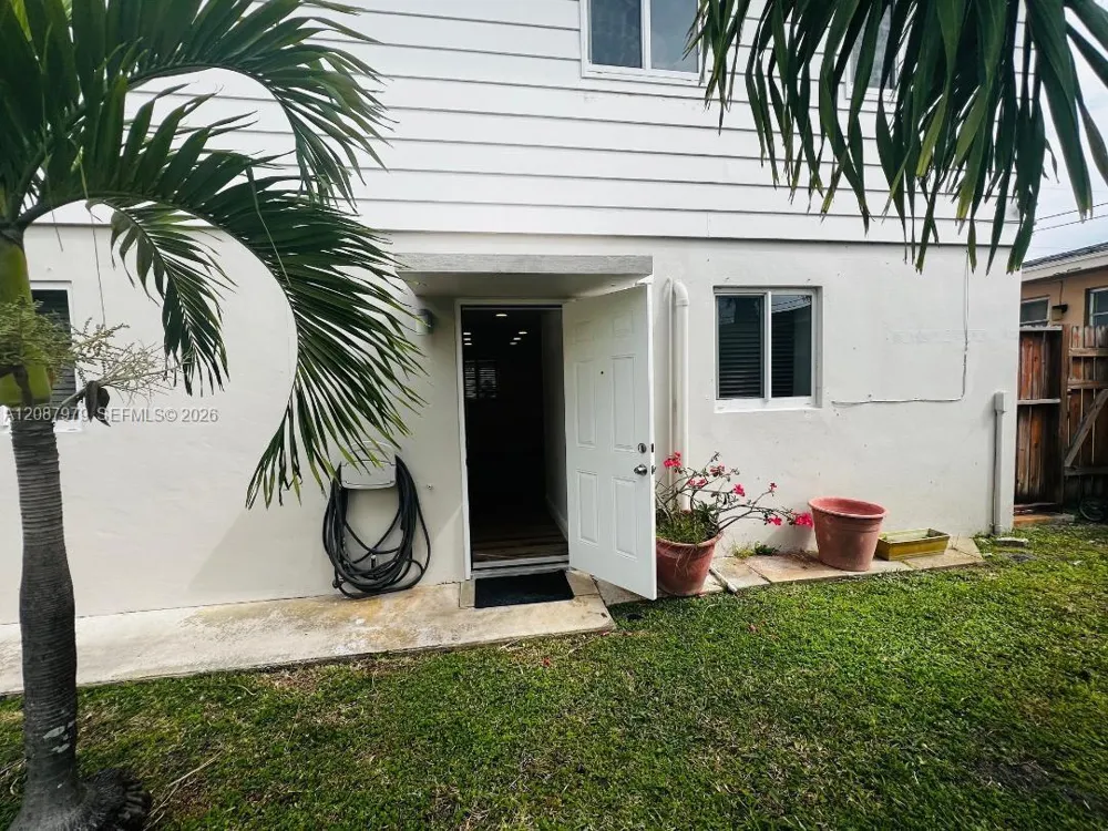 1727 Plunkett St #BACK Hollywood, FL 33020