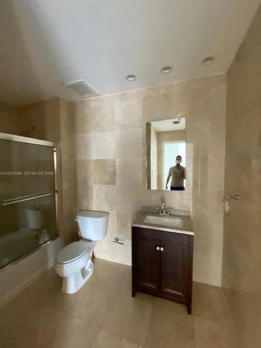 234 NE 3rd St #1701 Miami, FL 33132