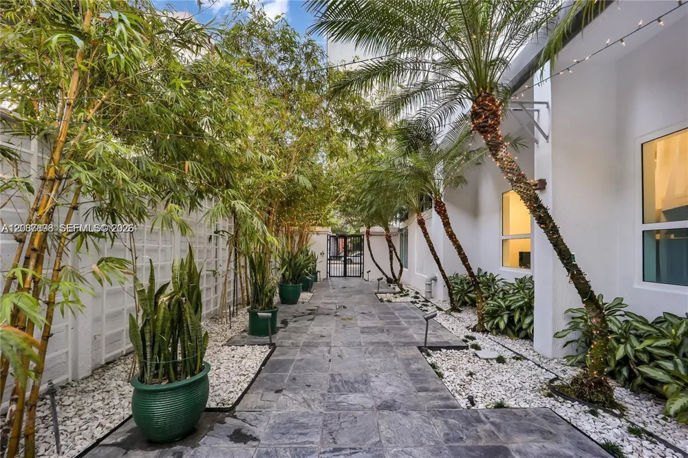 234 NE 3rd St #1701 Miami, FL 33132