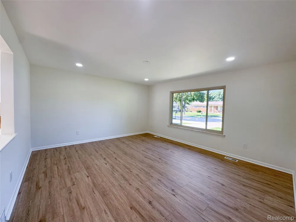 41462 Harvard Drive Sterling Heights City, MI 48313