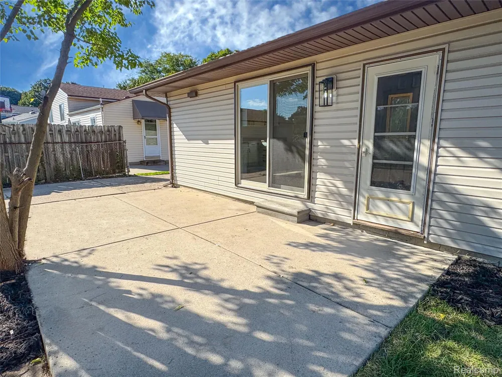 41462 Harvard Drive Sterling Heights City, MI 48313