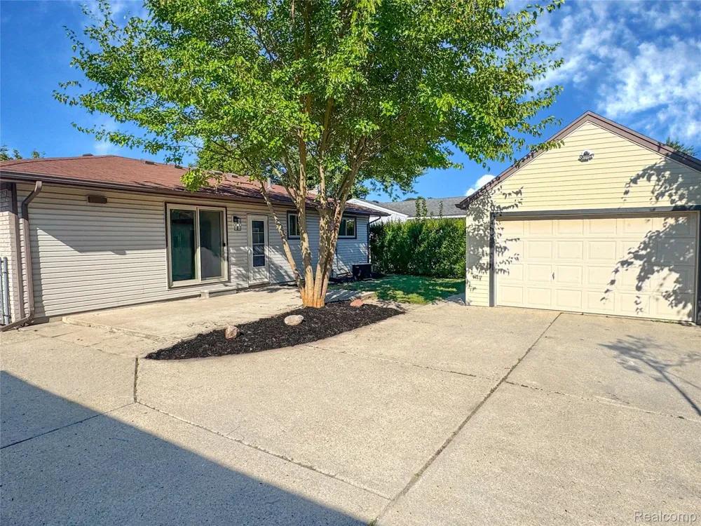 41462 Harvard Drive Sterling Heights City, MI 48313