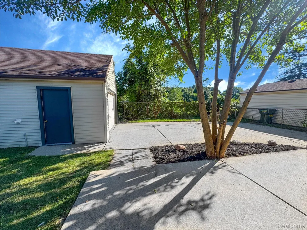 41462 Harvard Drive Sterling Heights City, MI 48313