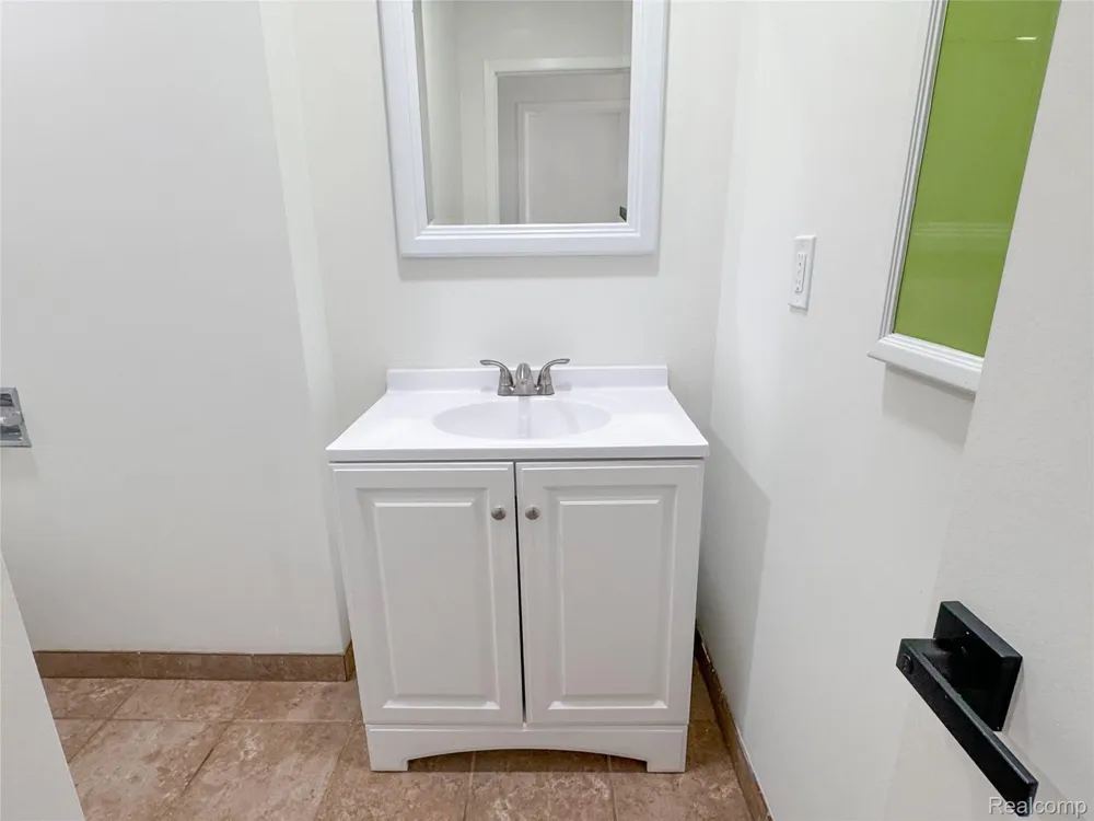 41462 Harvard Drive Sterling Heights City, MI 48313