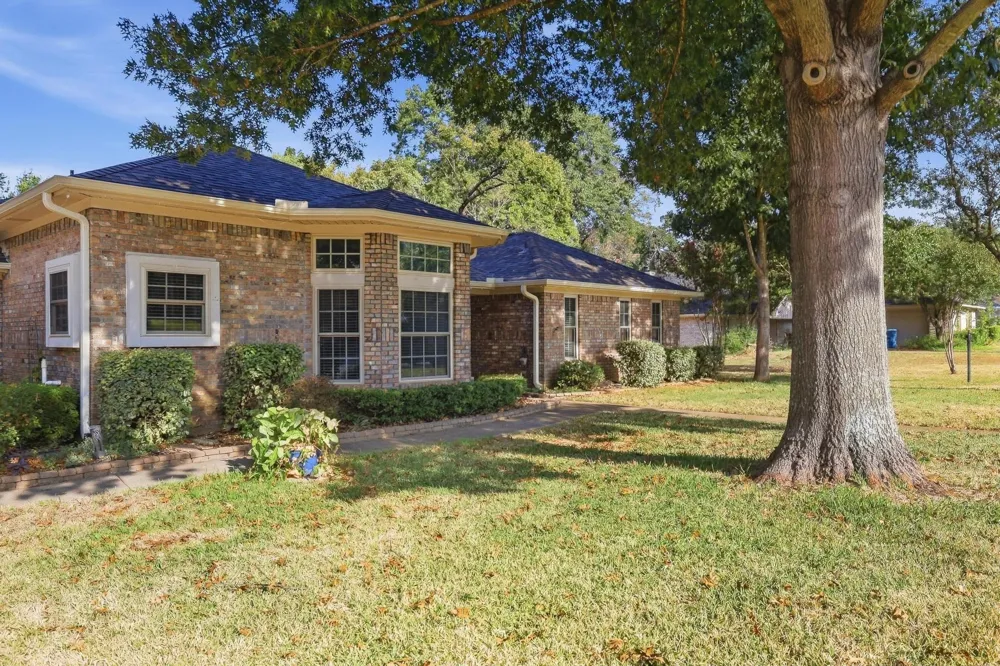 2809 Caprice Avenue Denison, TX 75020