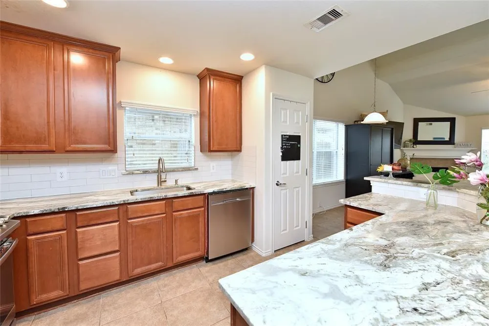 7215 Ravenswood Missouri City, TX 77459