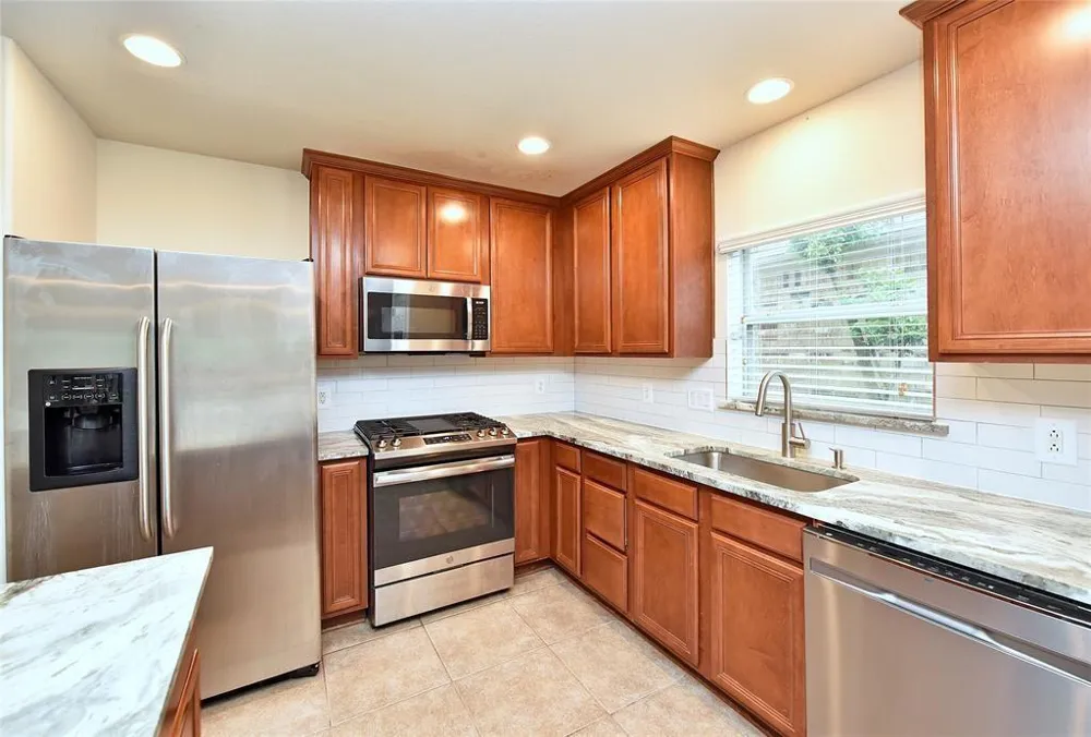 7215 Ravenswood Missouri City, TX 77459