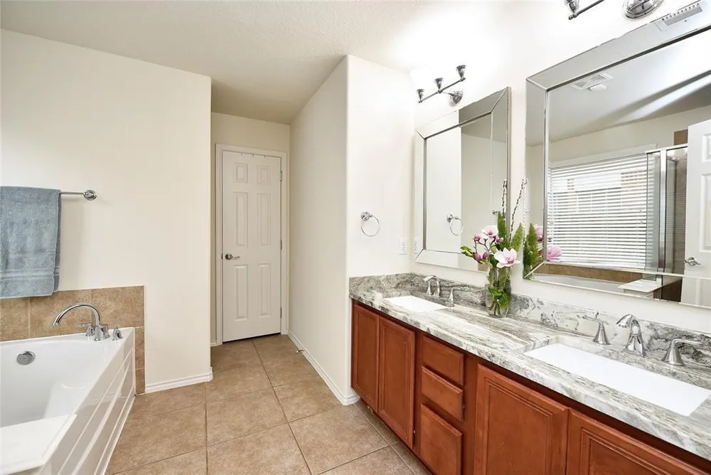 7215 Ravenswood Missouri City, TX 77459