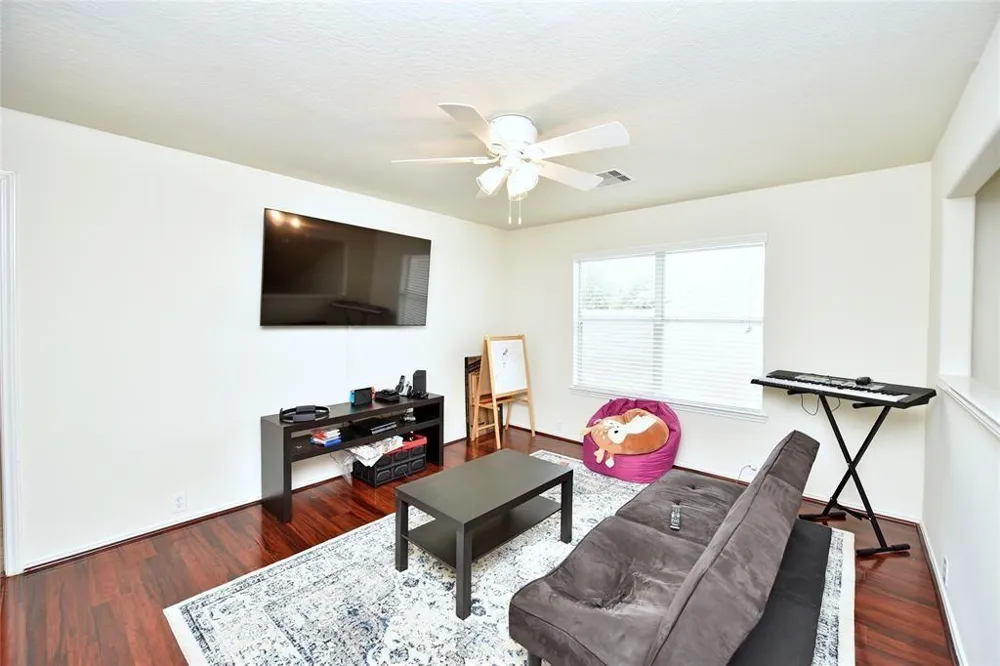 7215 Ravenswood Missouri City, TX 77459