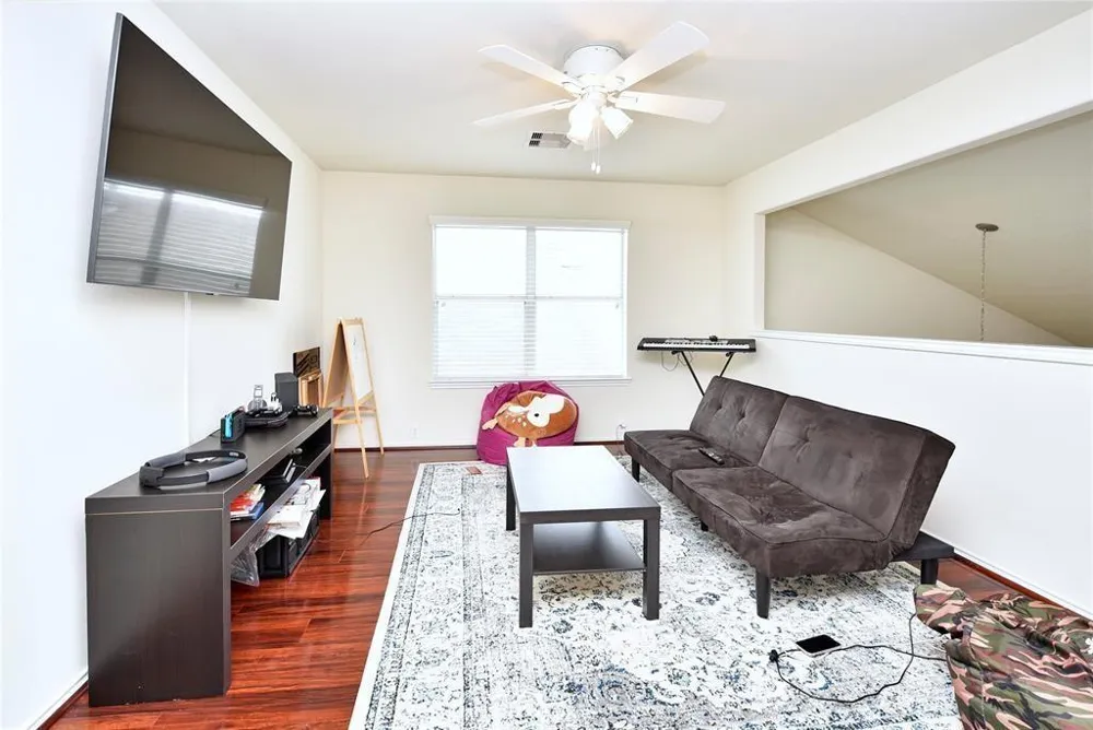 7215 Ravenswood Missouri City, TX 77459