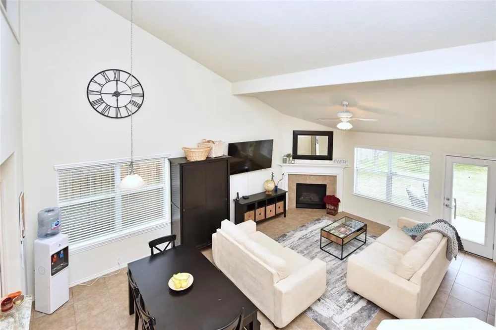 7215 Ravenswood Missouri City, TX 77459