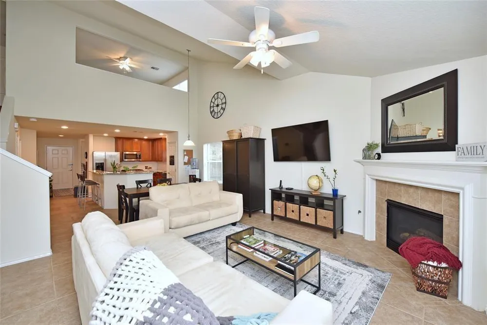 7215 Ravenswood Missouri City, TX 77459