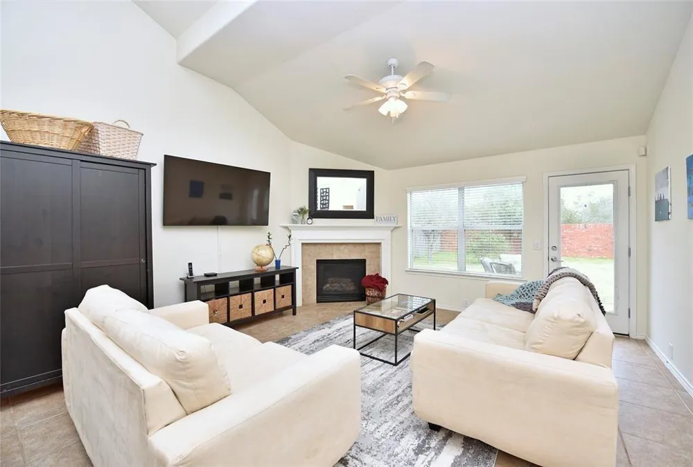 7215 Ravenswood Missouri City, TX 77459