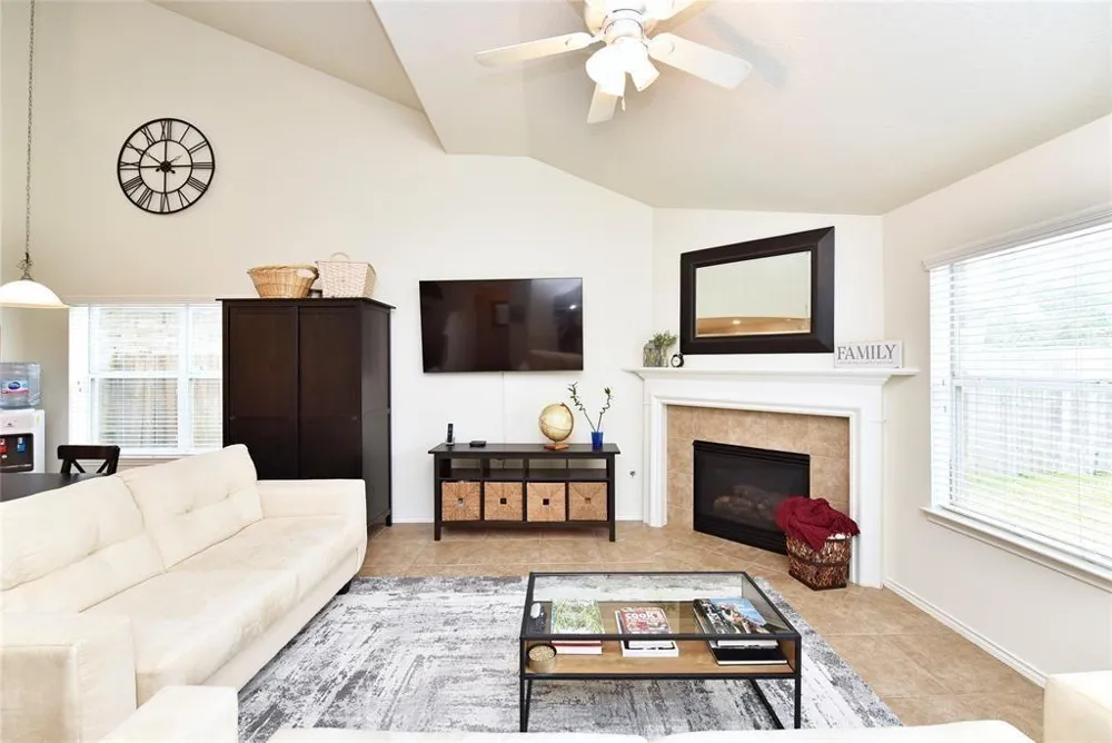 7215 Ravenswood Missouri City, TX 77459