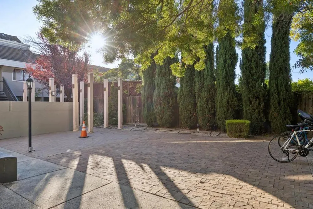 4157 El Camino Way #E Palo Alto, CA 94306