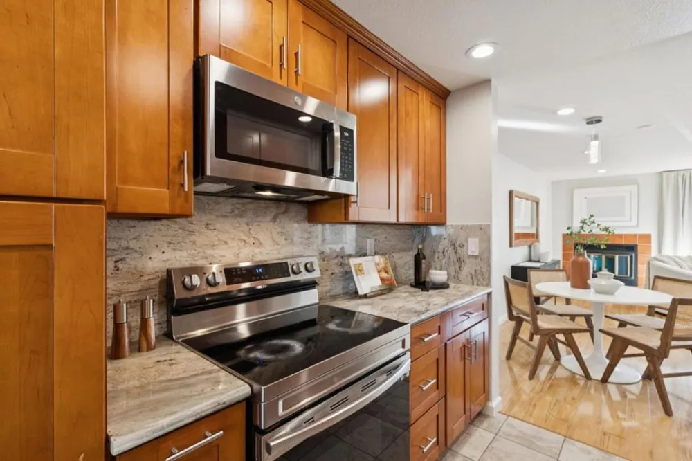 4157 El Camino Way #E Palo Alto, CA 94306