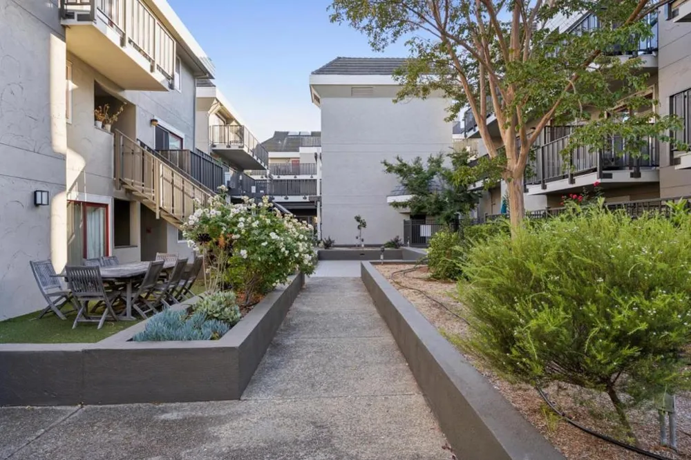 4157 El Camino Way #E Palo Alto, CA 94306