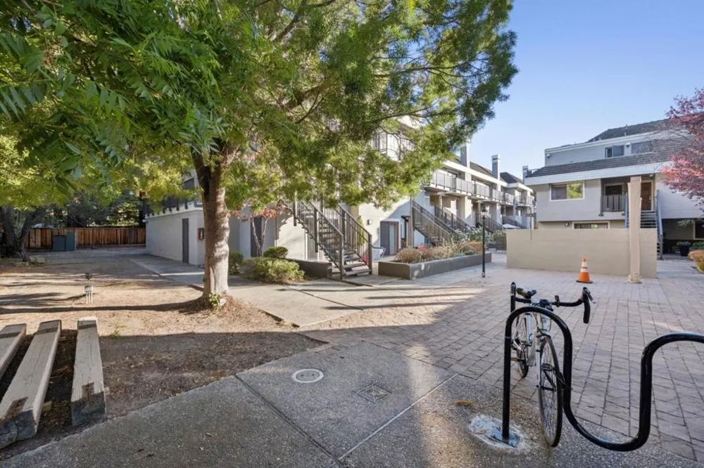 4157 El Camino Way #E Palo Alto, CA 94306
