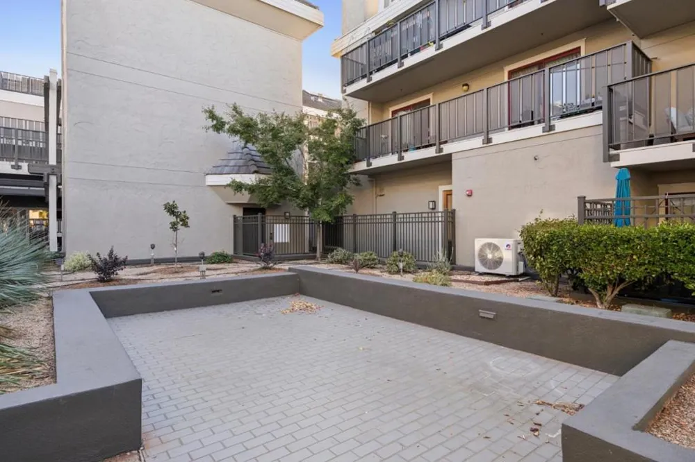 4157 El Camino Way #E Palo Alto, CA 94306