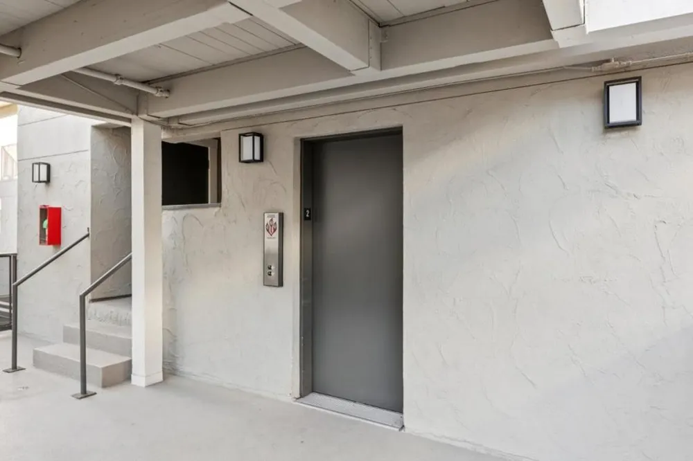 4157 El Camino Way #E Palo Alto, CA 94306