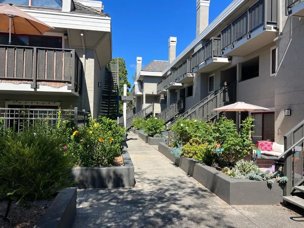 4157 El Camino Way #E Palo Alto, CA 94306