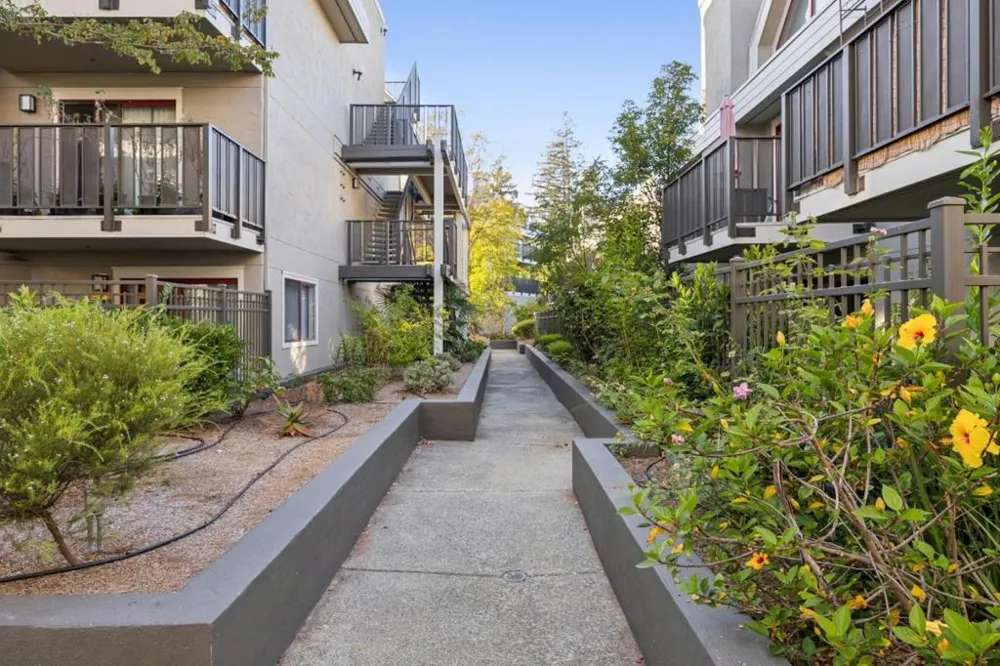 4157 El Camino Way #E Palo Alto, CA 94306