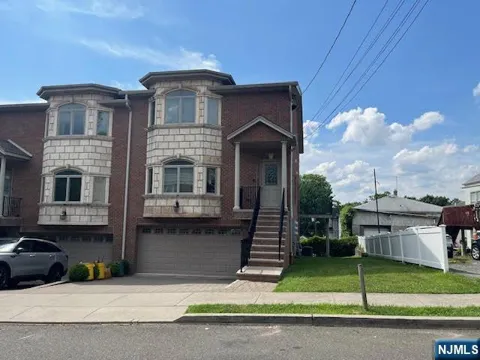 309 8th Street 3