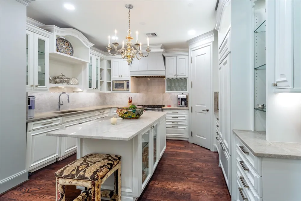 2525 PEARL STREET #1004 Dallas, TX 75201
