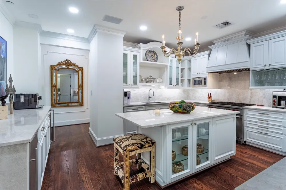 2525 PEARL STREET #1004 Dallas, TX 75201