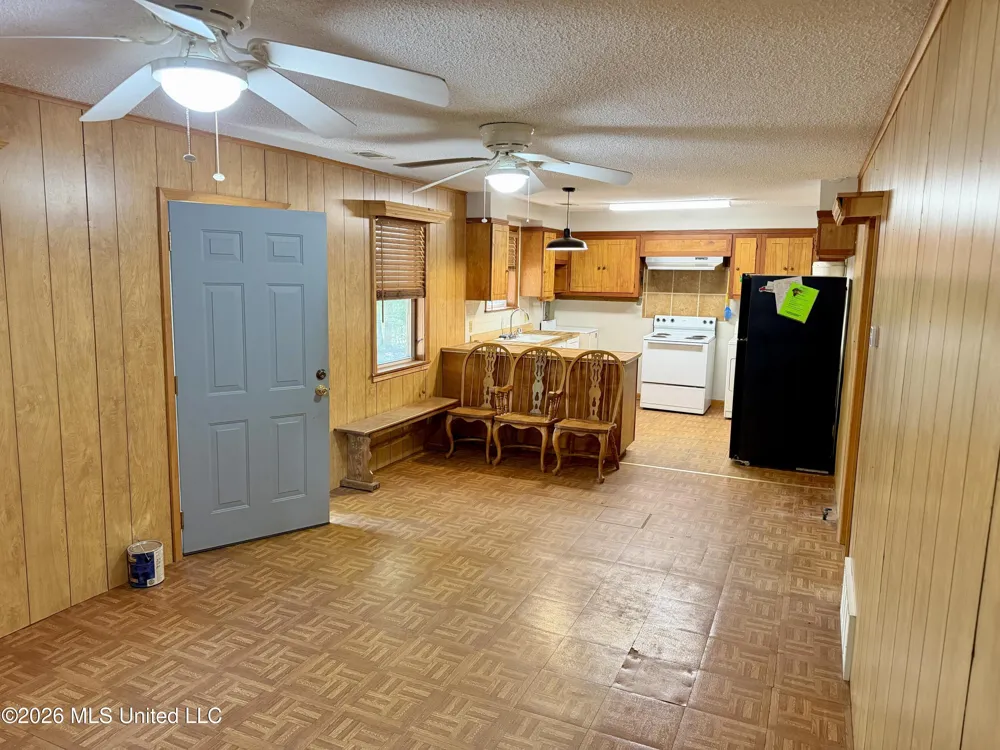 8 County Road 531 Como, MS 38619