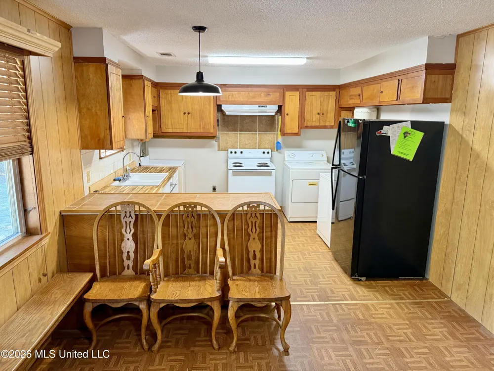 8 County Road 531 Como, MS 38619