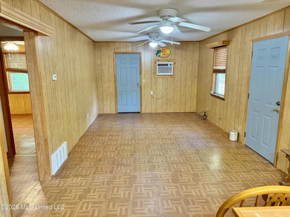 8 County Road 531 Como, MS 38619