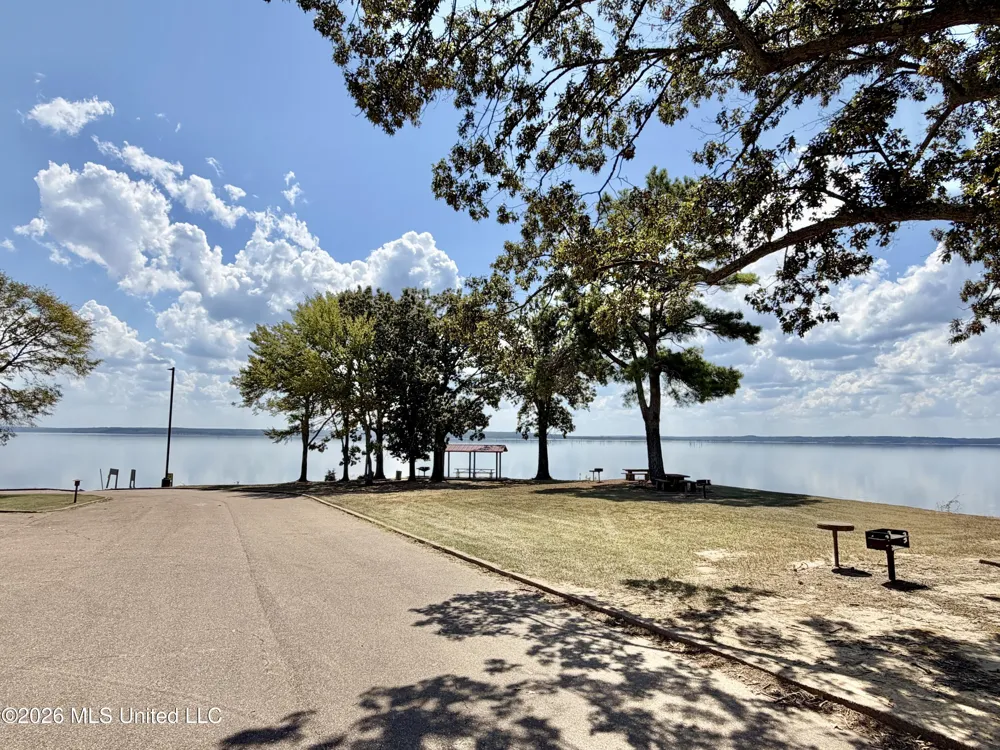 8 County Road 531 Como, MS 38619