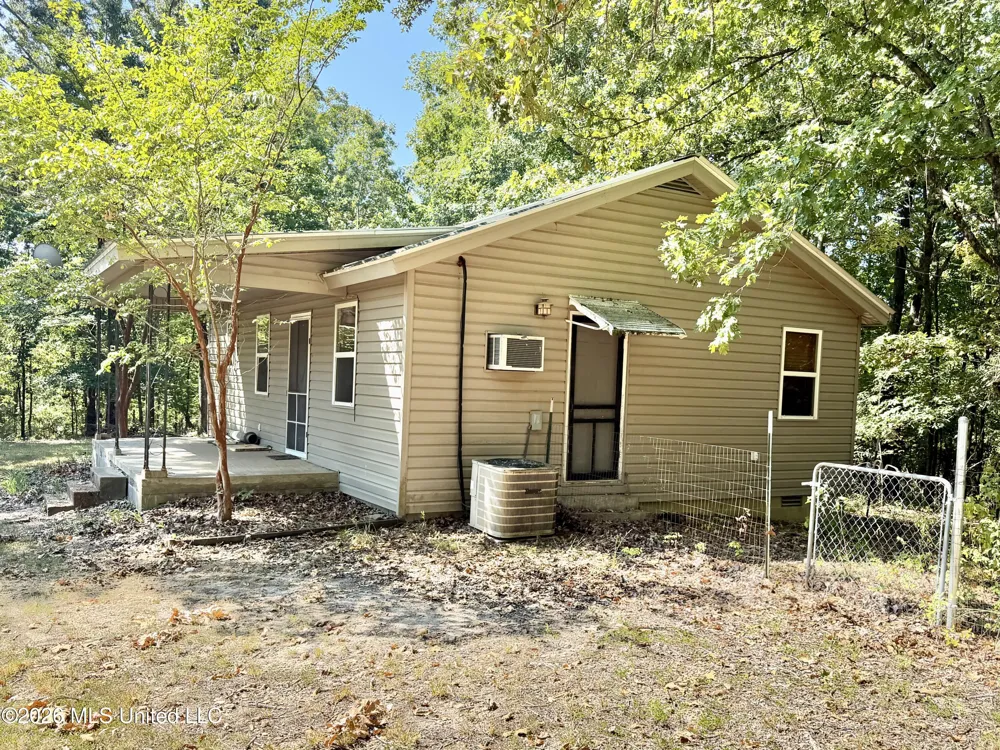 8 County Road 531 Como, MS 38619