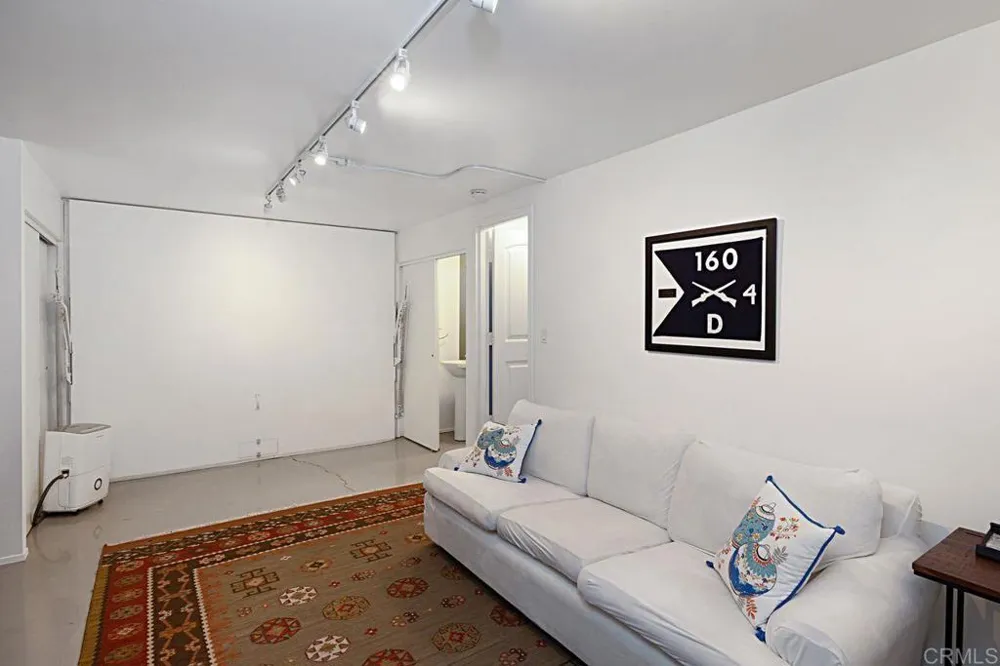 8437 Via Mallorca La Jolla, CA 92037