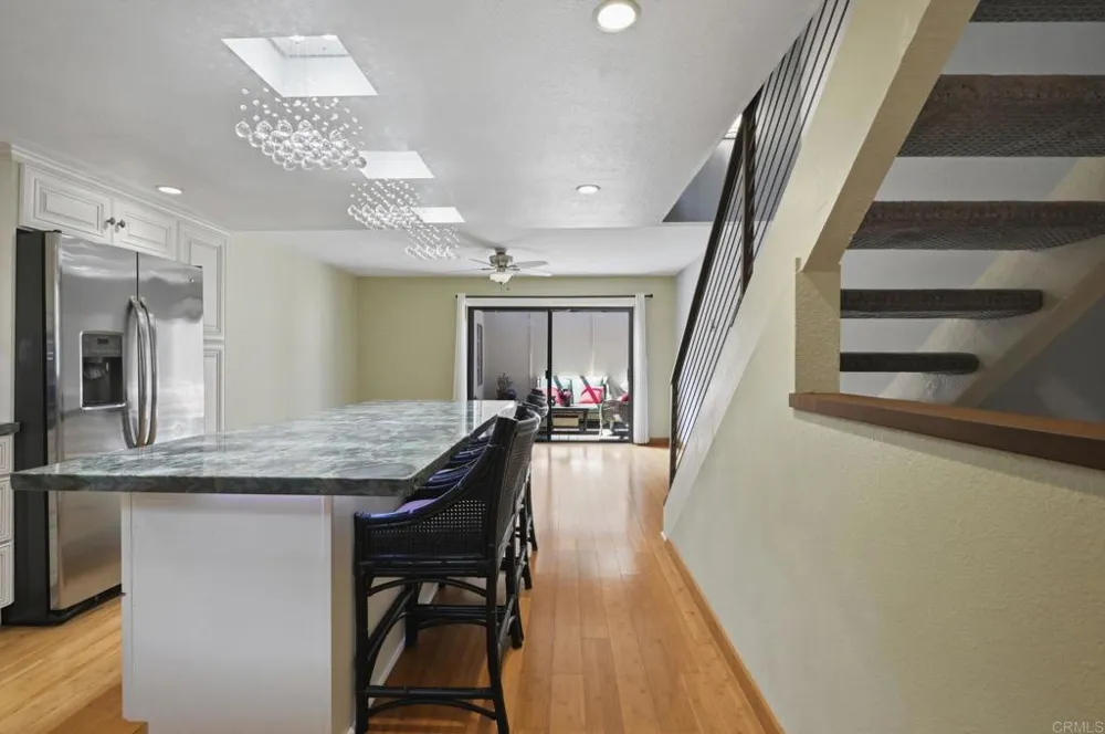 8437 Via Mallorca La Jolla, CA 92037