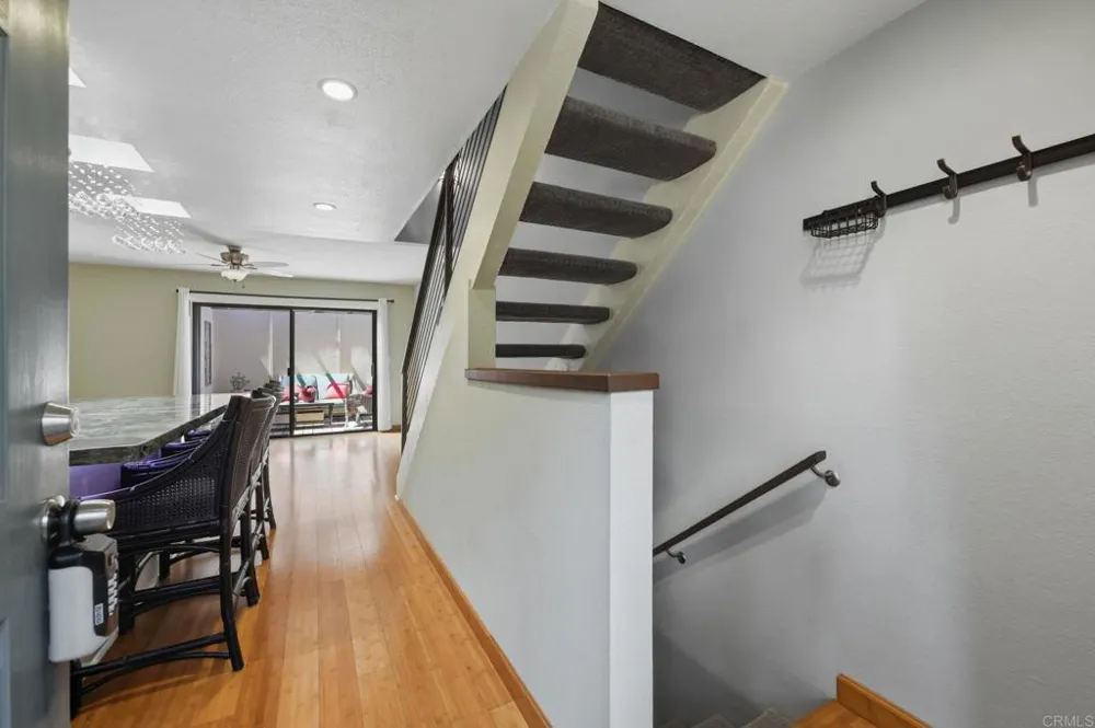 8437 Via Mallorca La Jolla, CA 92037