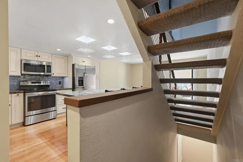 8437 Via Mallorca La Jolla, CA 92037
