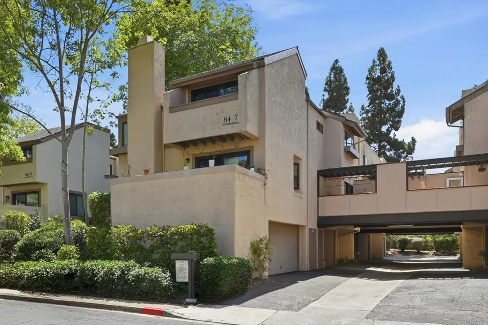 8437 Via Mallorca La Jolla, CA 92037